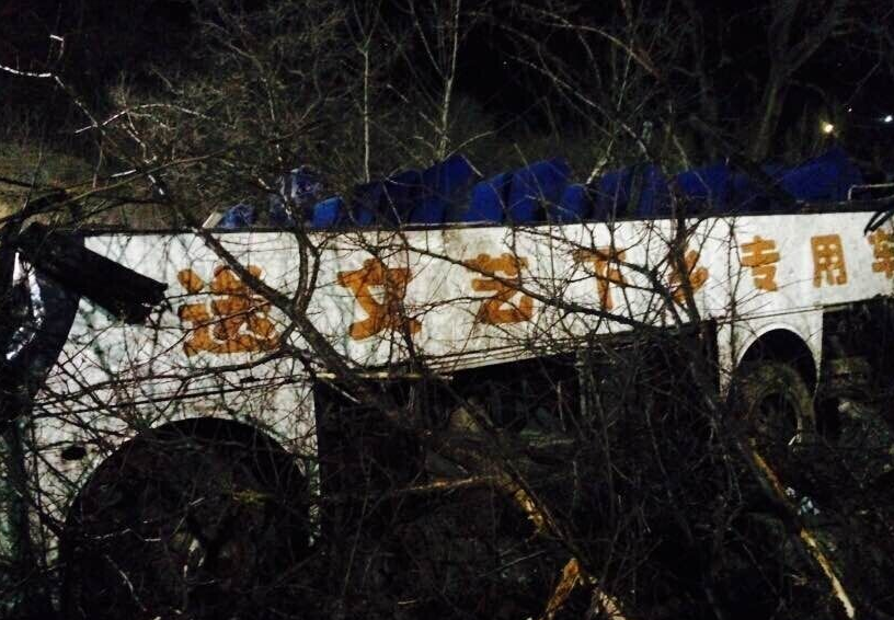 豫剧一团租用车辆在安阳深夜坠百米深崖 已致20死13伤